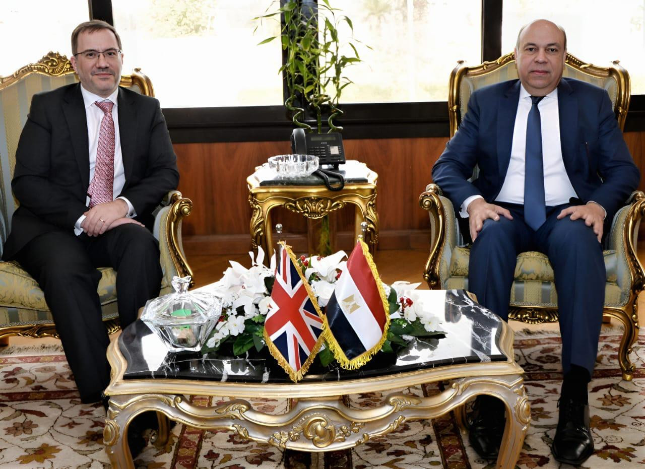 وزير الطيران يستقبل