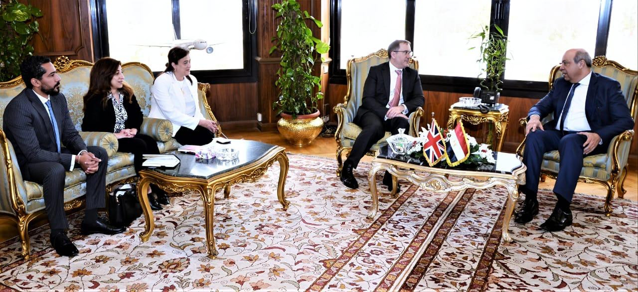 وزير الطيران يستقبل