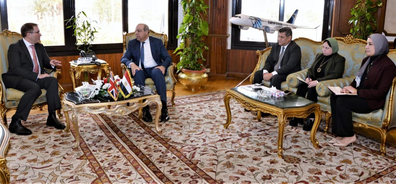 وزير الطيران يستقبل