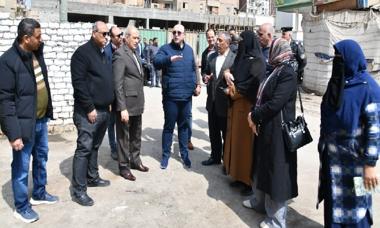 محافظ الفيوم يتفقد أحد المواقع المقترحة لنقل موقف سيارات العدوة