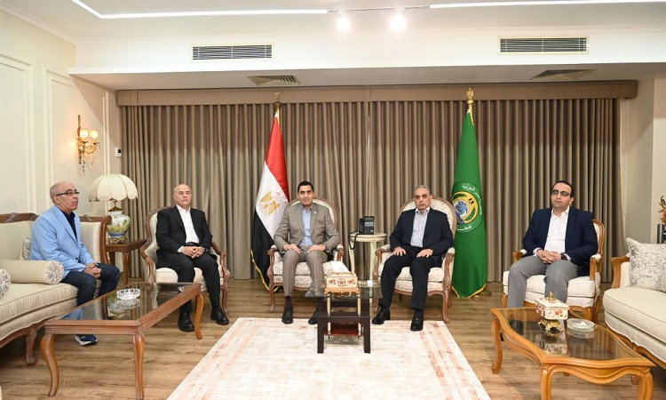 محافظ الإسماعيلية يستقبل وزير الشباب والرياضة في مستهل جولته بالإسماعي