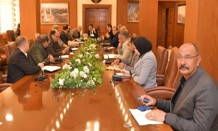 محافظ بورسعيد يؤكد استمرار عقد اللقاءات الدورية والاستماع للمواطنين