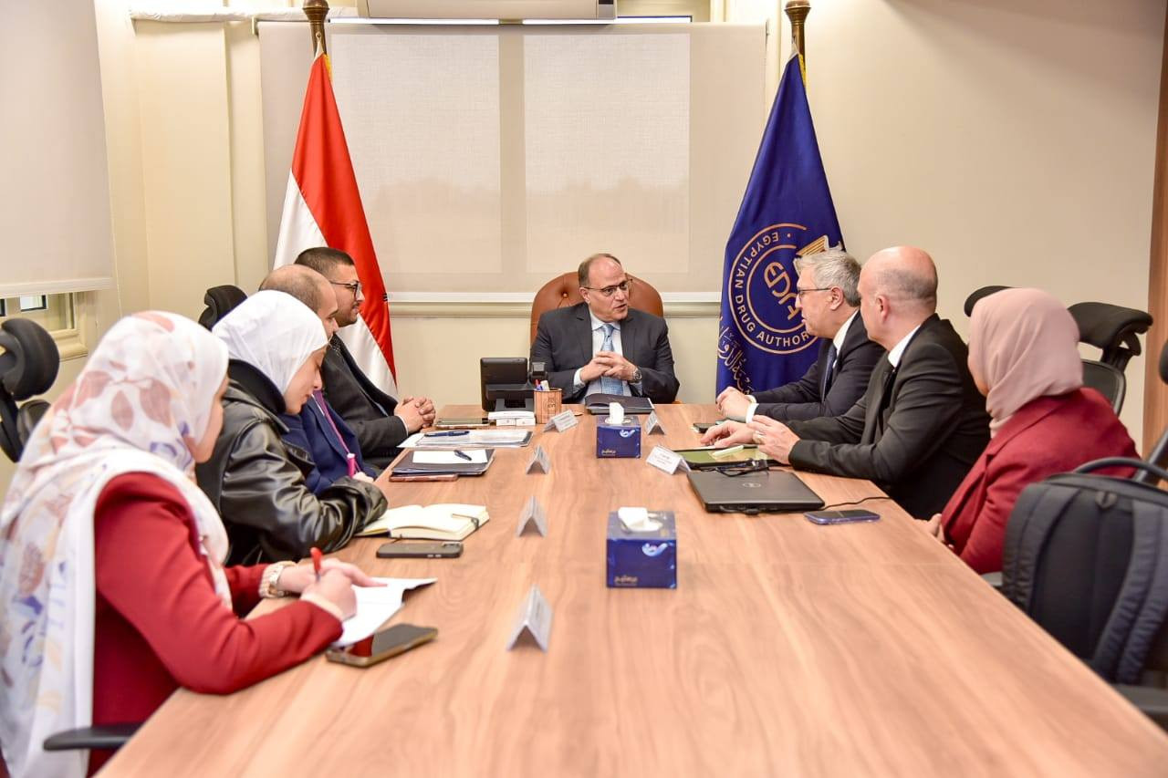 رئيس هيئة الدواء المصرية يستقبل وفد إحدى شركات الدواء التركية لبحث سبل