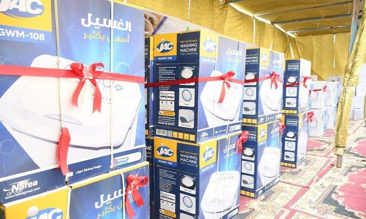 محافظ الفيوم يشهد تسليم أجهزة منزلية وملابس للفتيات المقبلات على الزوا