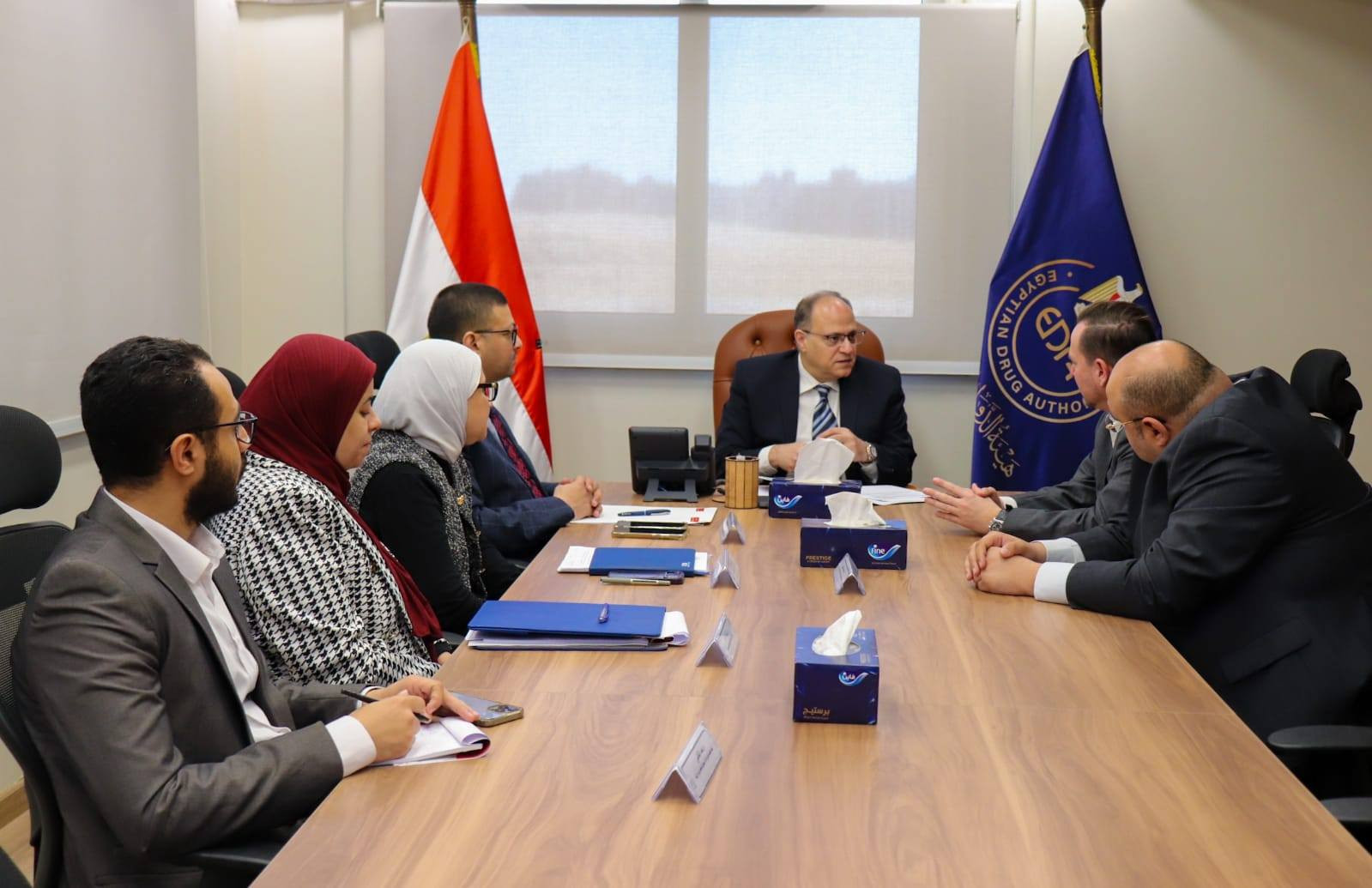 رئيس هيئة الدواء المصرية يبحث مع ممثلي شركة سيرفييه مصر تعزيز التعاون