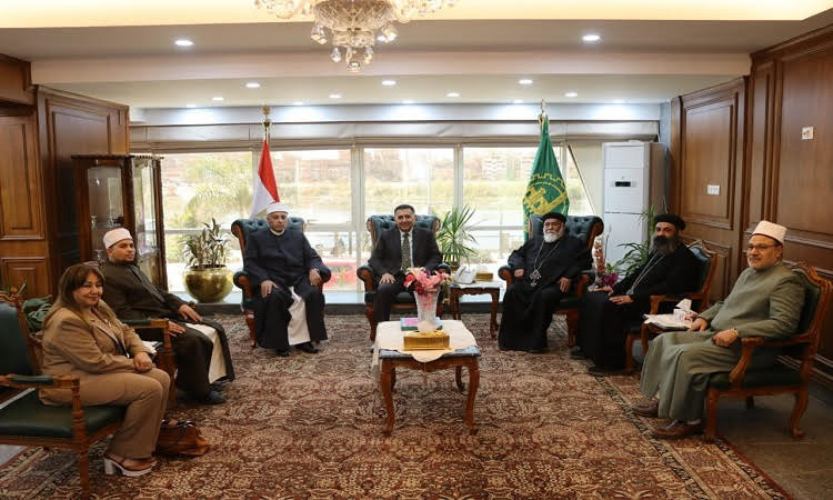 محافظ القليوبية يستقبل وفد بيت العائلة المصرية لتقديم التهاني بالعيد