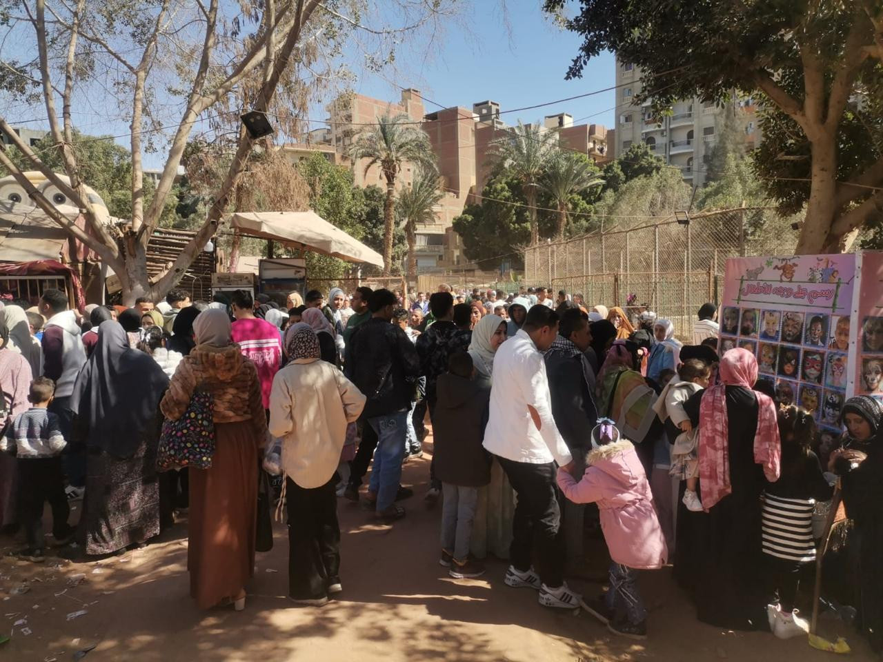 زوار حدائق الحيوان والاسماك