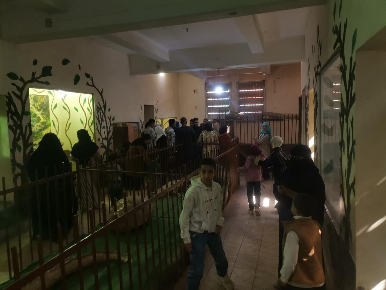 زوار حدائق الحيوان والاسماك