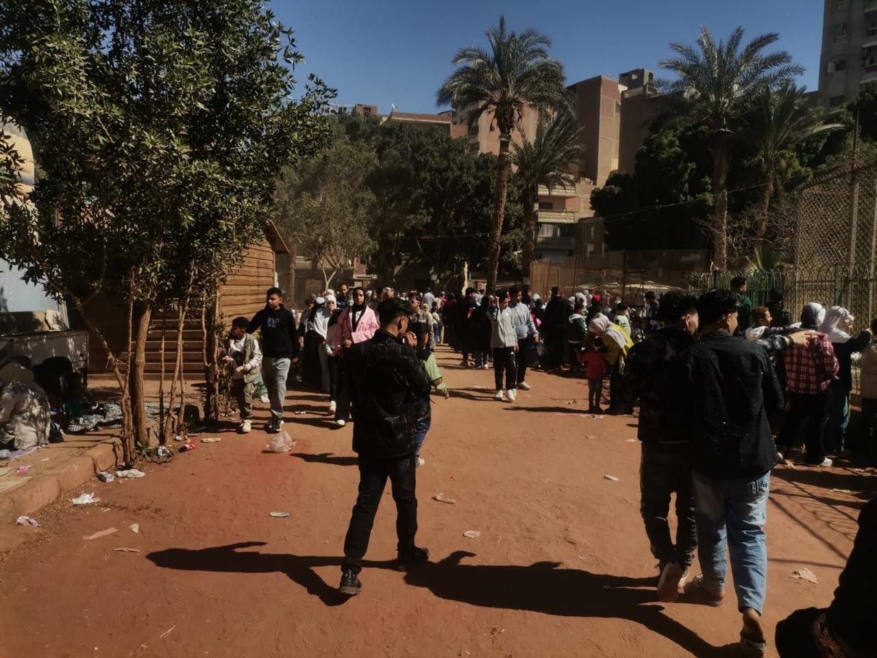 زوار حدائق الحيوان والاسماك