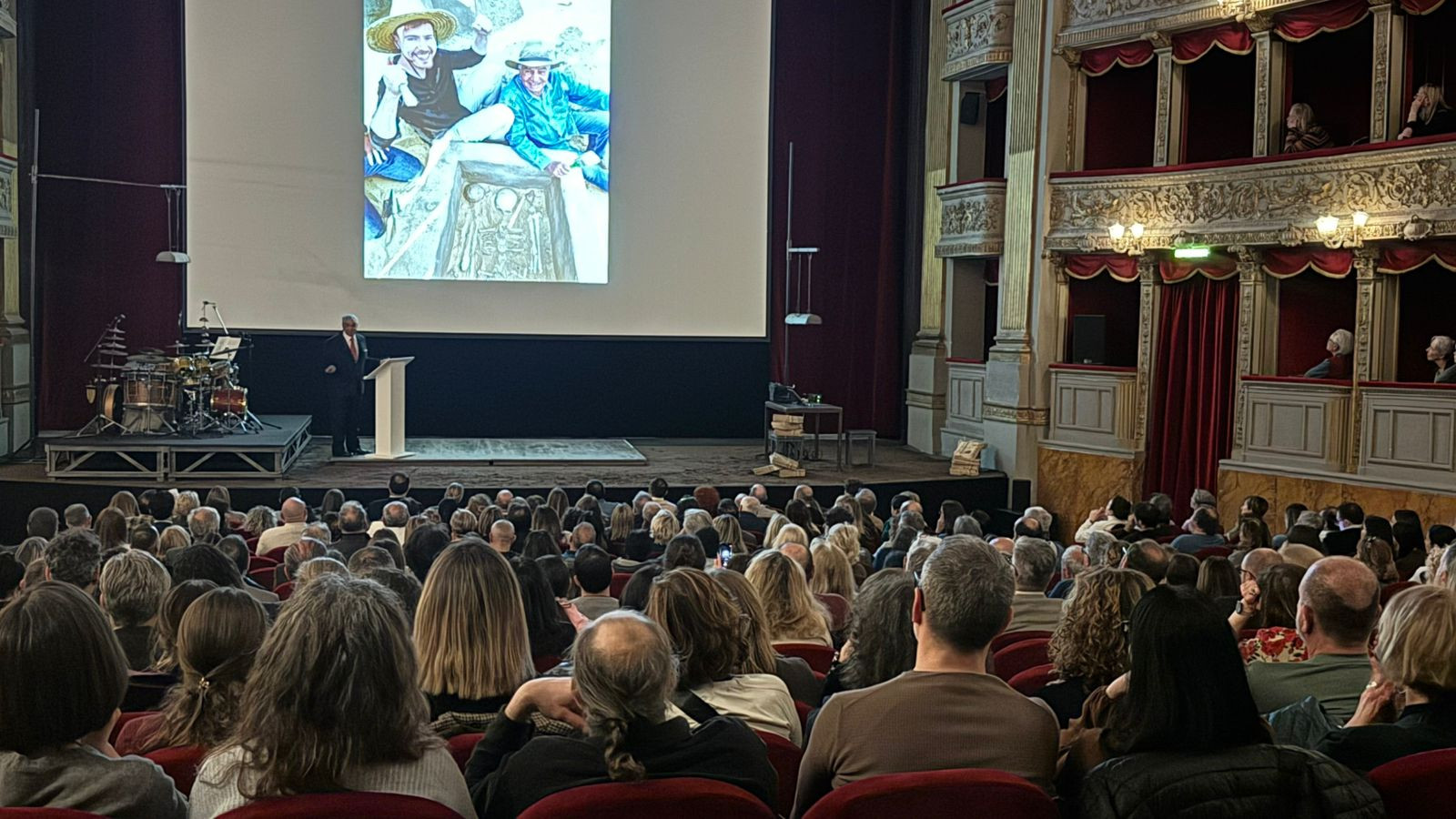 محاضرة زاهي حواس في روما