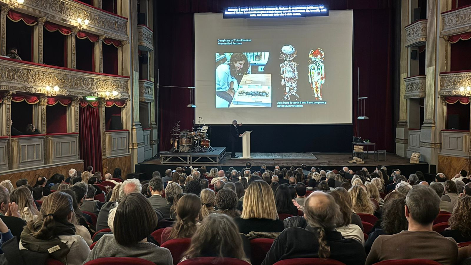 محاضرة زاهي حواس في روما