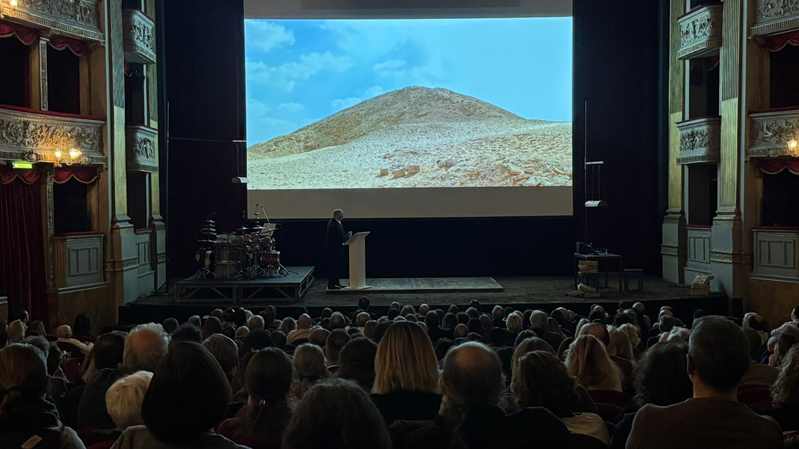 محاضرة زاهي حواس في روما