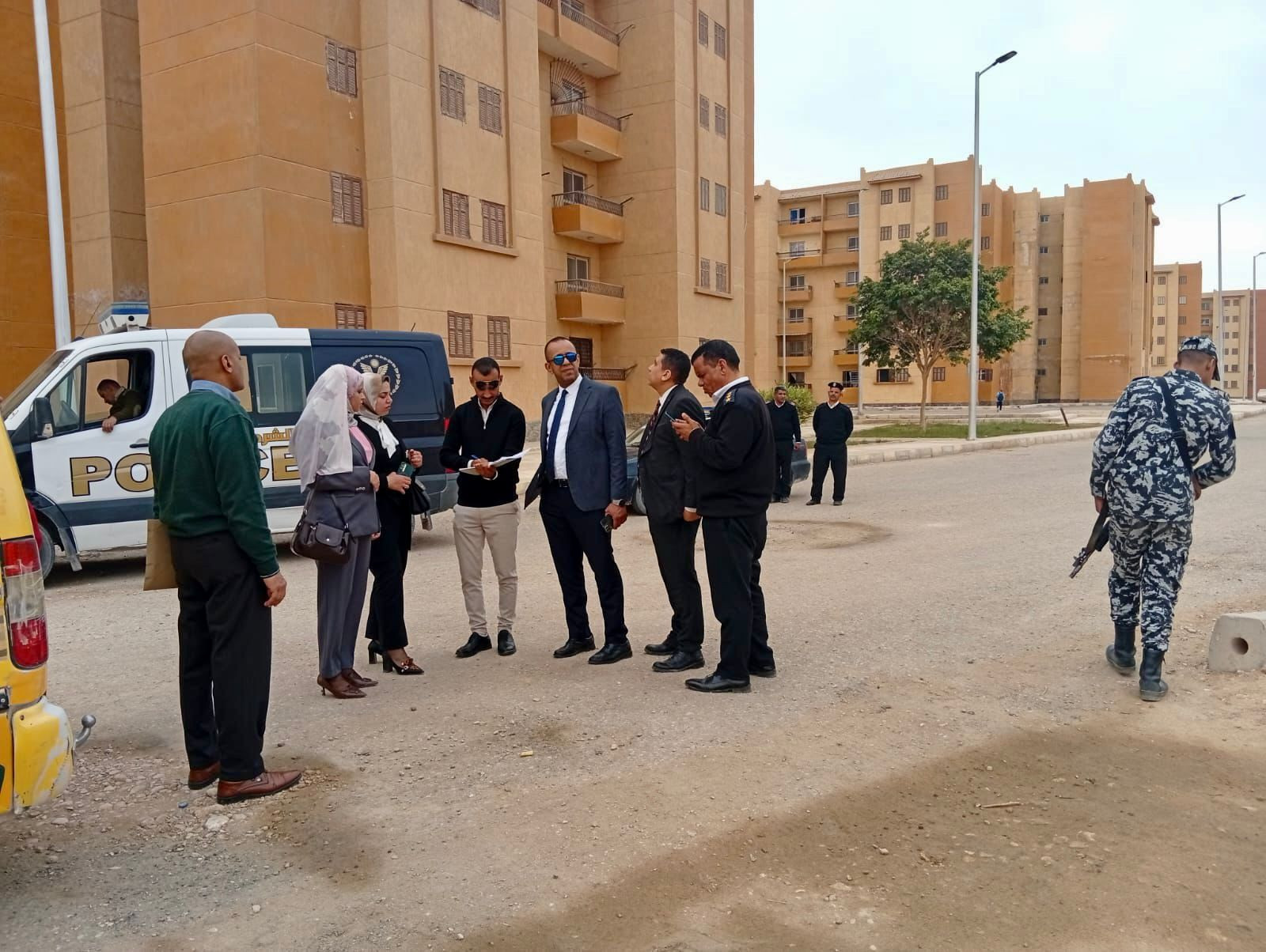 النيابة الإدارية تعاين مكان مصرع طفل فى موقع حفر تحت الإنشاء&lrm;