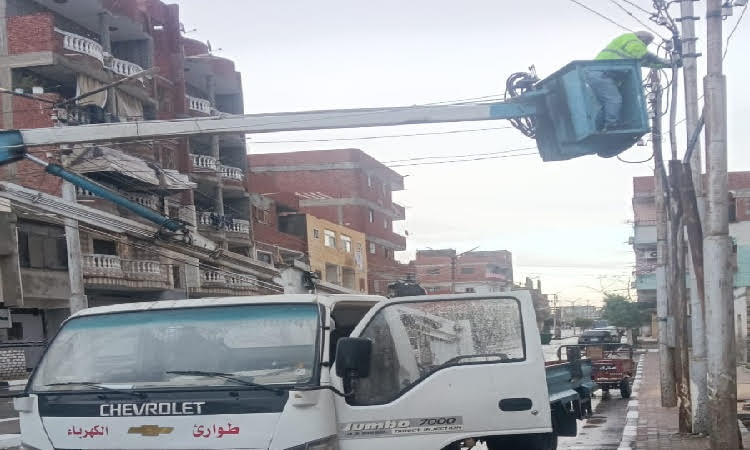 محليات الإسماعيلية ترفع ١٦١٤٢ طنًا من المخلفات وصيانة الإنارة العامة