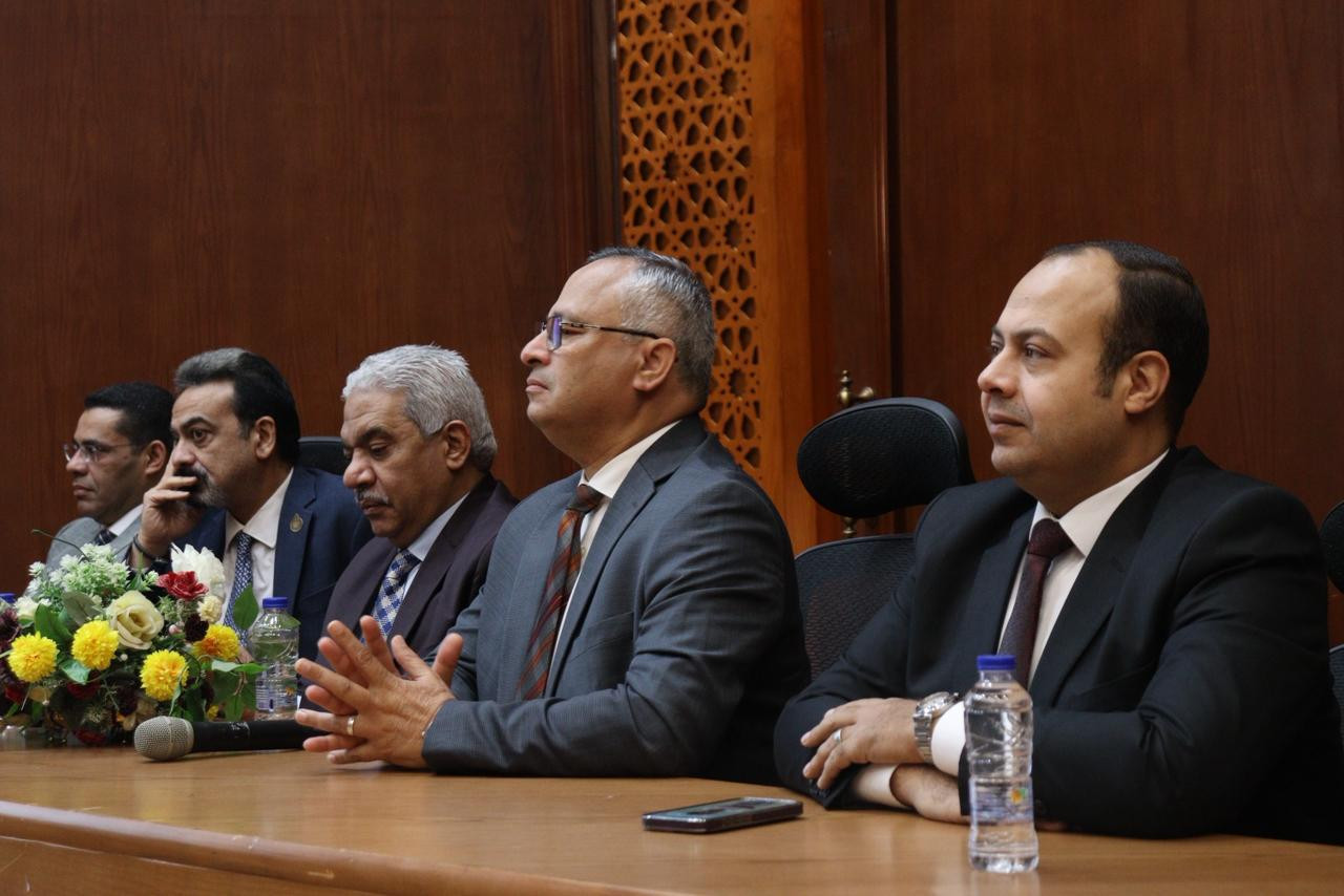 مناقشة قانون المهن الطبية