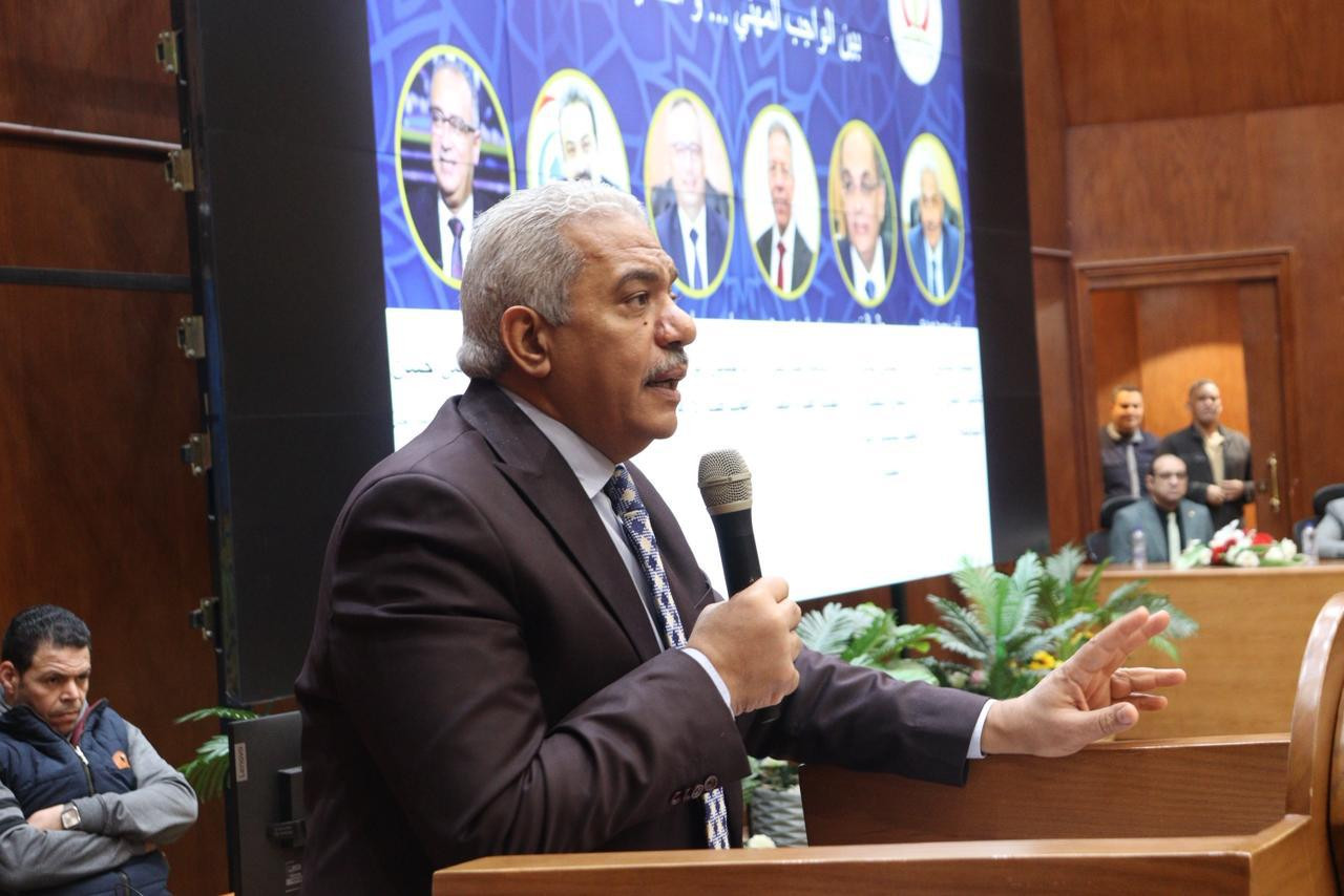 مناقشة قانون المهن الطبية