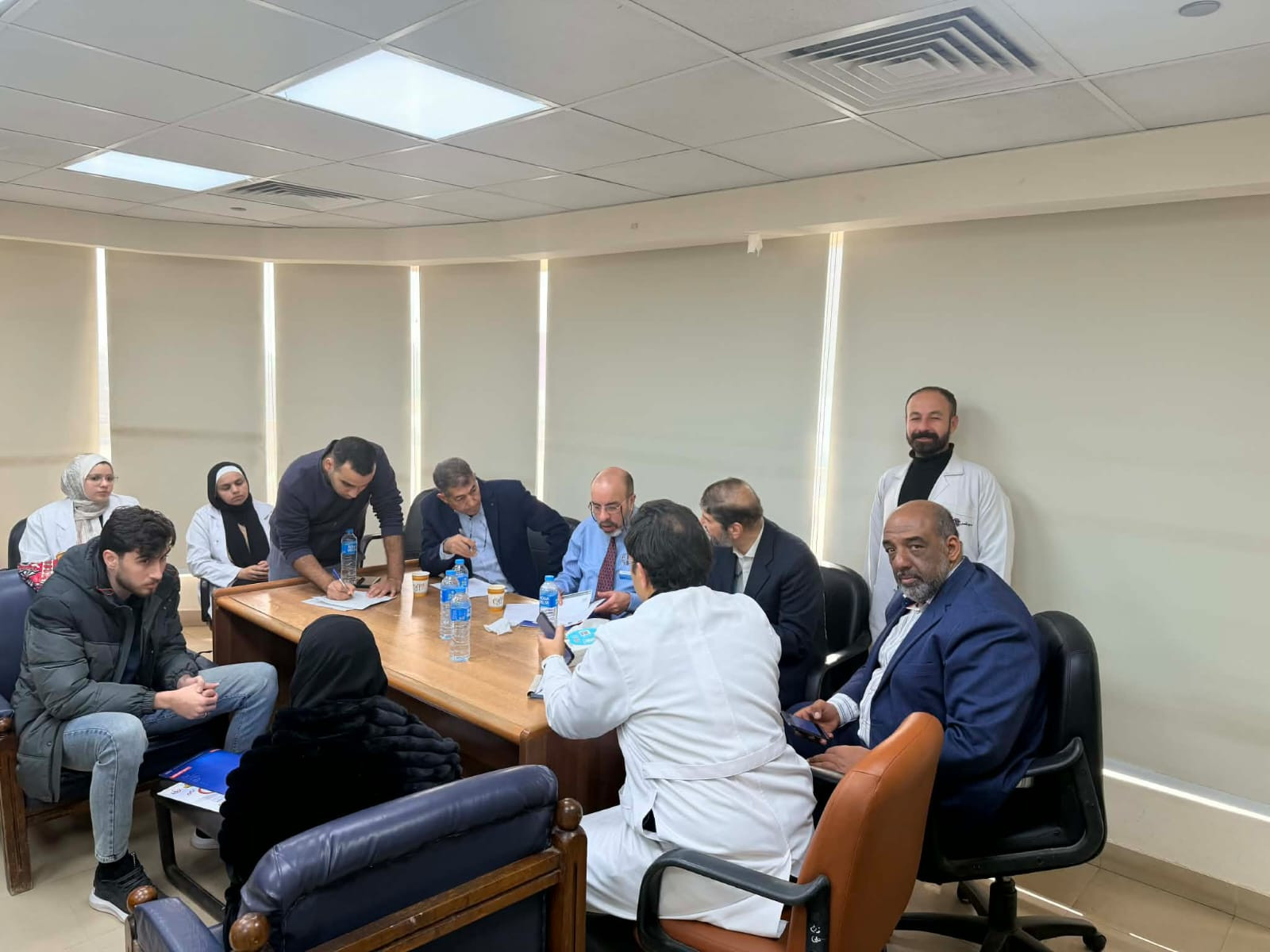 استقدام 4 خبراء ف الصخة