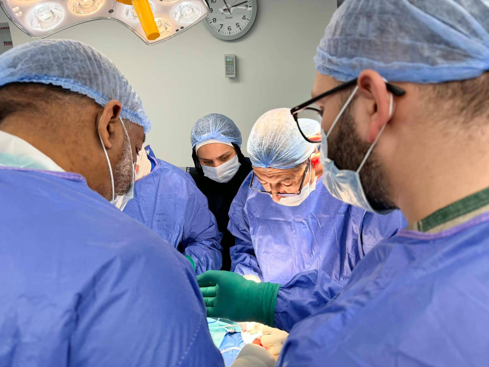 استقدام 4 خبراء ف الصخة