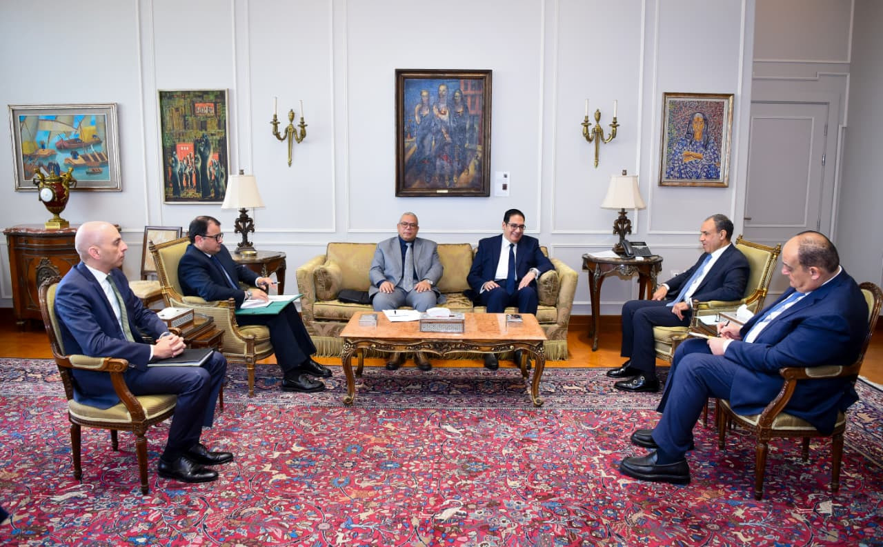 وزير الخارجية ورئيس جامعة القاهرة