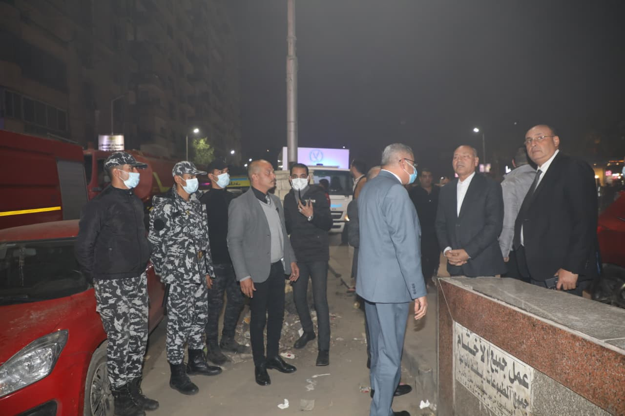 محافظ القاهرة : جاري السيطرة على حريق بمصنع ملابس في حي الزيتون