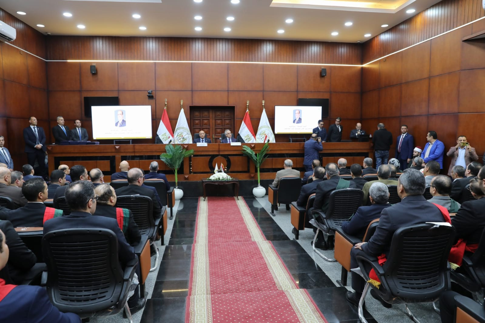 ويأتي هذا اللقاء في إطار توجه الدولة نحو تطوير منظومة العدالة وتحقيق ا