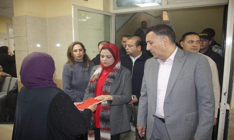محافظ القليوبية يتفقد عيادات التأمين الصحي ببنها