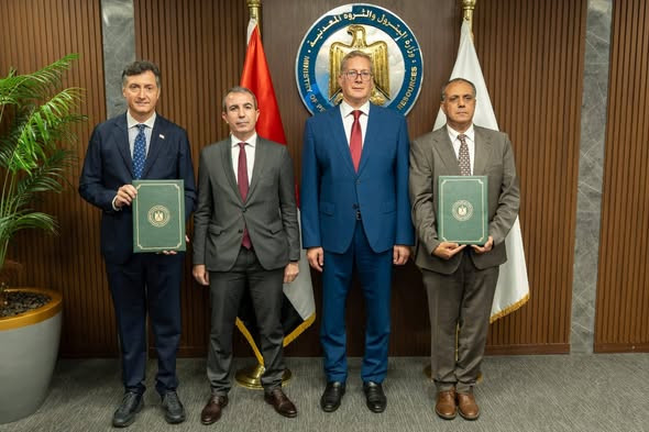 وزير البترول والثروة المعدنية يشهد توقيع مذكرة نوايا مع &ldquo;إيني&rdquo;