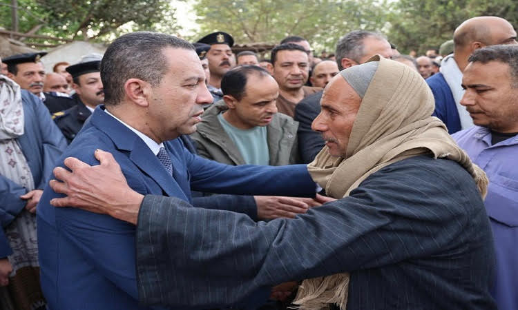 محافظ المنوفية يتقدم جنازة ضحايا