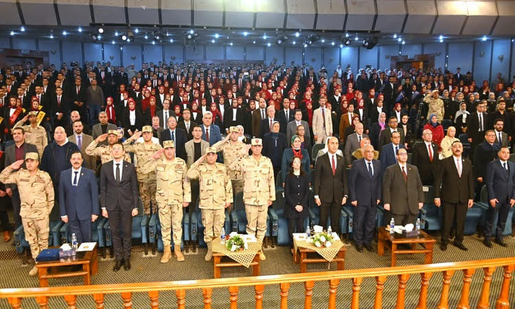 محافظ البحيرة وقائد الدفاع الشعبي يشهدان الندوة التثقيفية (93)