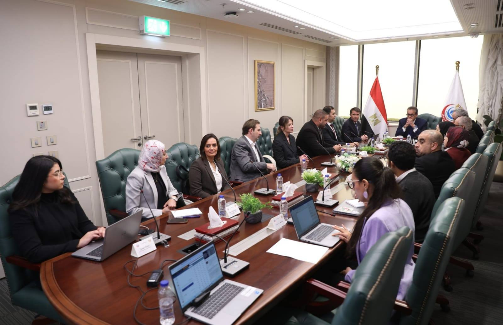 وزير الصحة يستقبل ممثلي &ldquo;إدواردز لايف ساينسز&rdquo; و&rdquo;كابيتال آيز&rdquo;