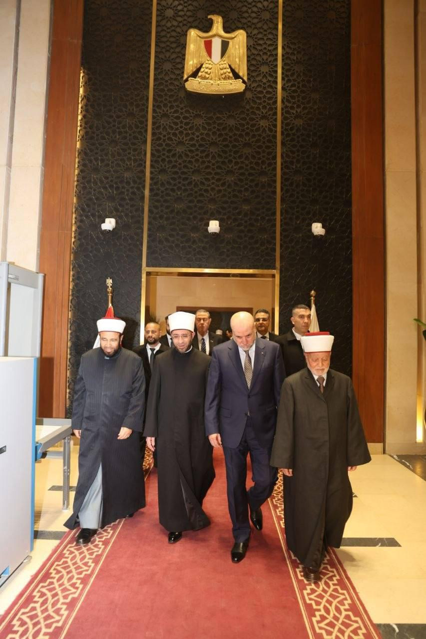 وزير الأوقاف يستقبل وفدا فلسطينيا رفيع المستوى