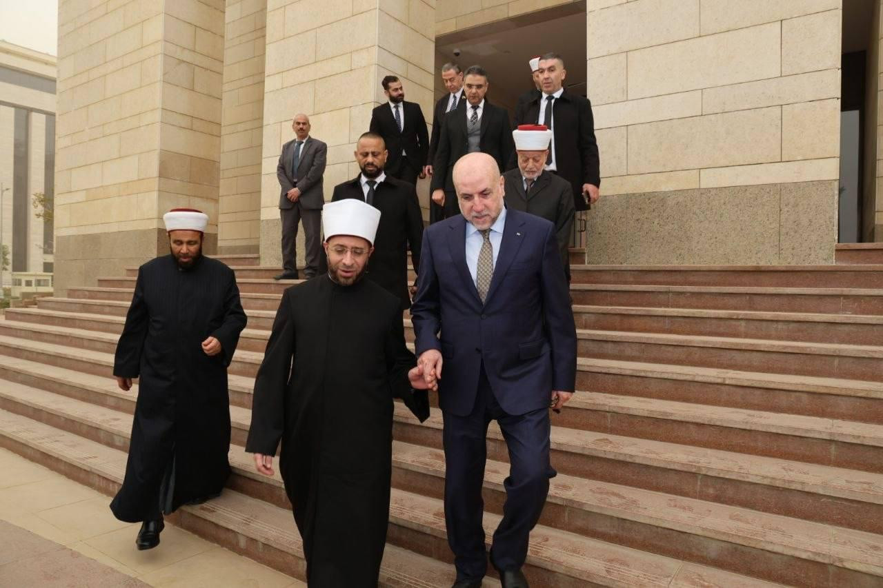 وزير الأوقاف يستقبل وفدا فلسطينيا رفيع المستوى