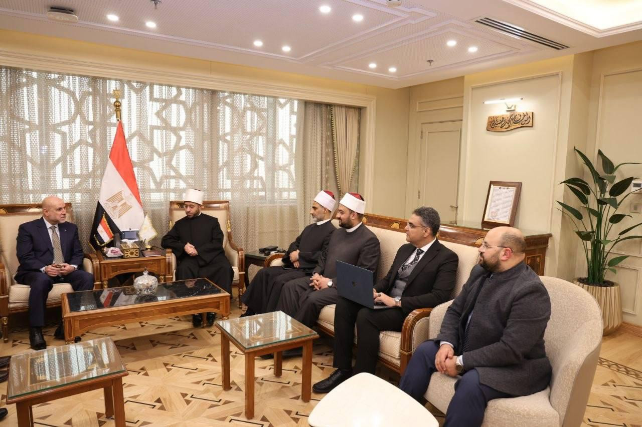 وزير الأوقاف يستقبل وفدا فلسطينيا رفيع المستوى