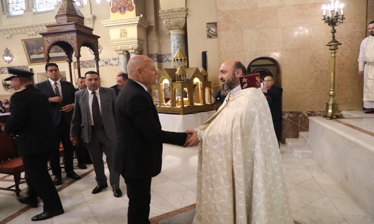 &nbsp;محافظ القاهرة يشهد احتفال الأرمن الأرثوذكس بعيد القيامة من كنيسة رمسي