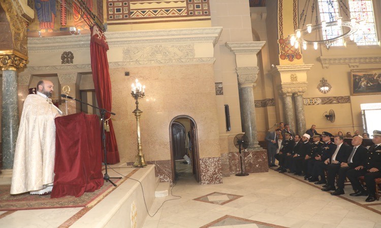 &nbsp;محافظ القاهرة يشهد احتفال الأرمن الأرثوذكس بعيد القيامة من كنيسة رمسي