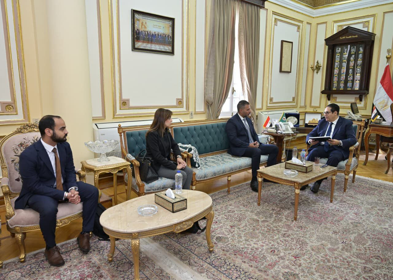 جامعة القاهرة تبحث تعزيز التعاون مع البورصة المصرية