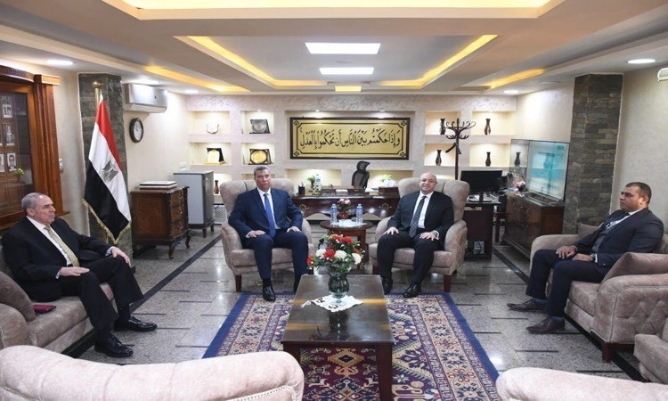 محافظ الفيوم يبحث تعزيزالتعاون المشترك مع رئيس المحكمةالابتدائيةوالمحا