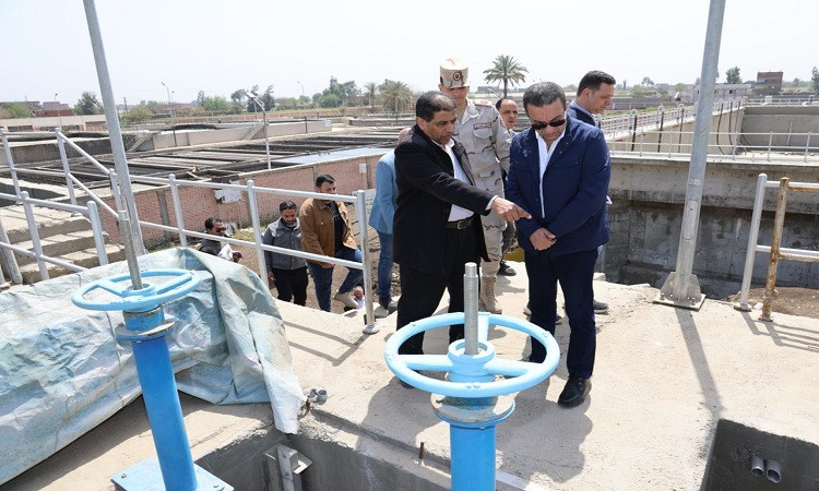 محافظ المنوفية يتفقد محطتي الصرف الصحي بشما وسمادون