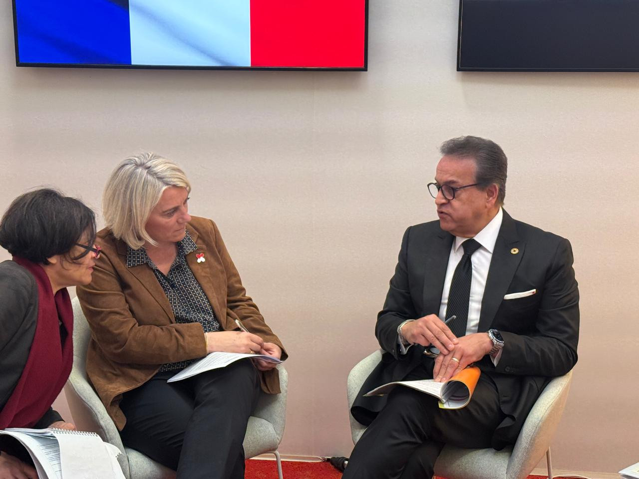 وزير الصحة يبحث مع نظيرته الفرنسية تعزيز التعاون المشترك ودعم القطاع ا