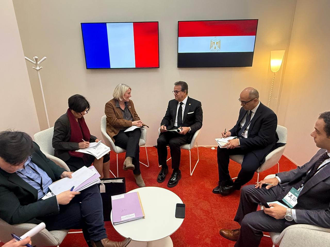 وزير الصحة يبحث مع نظيرته الفرنسية تعزيز التعاون المشترك ودعم القطاع ا