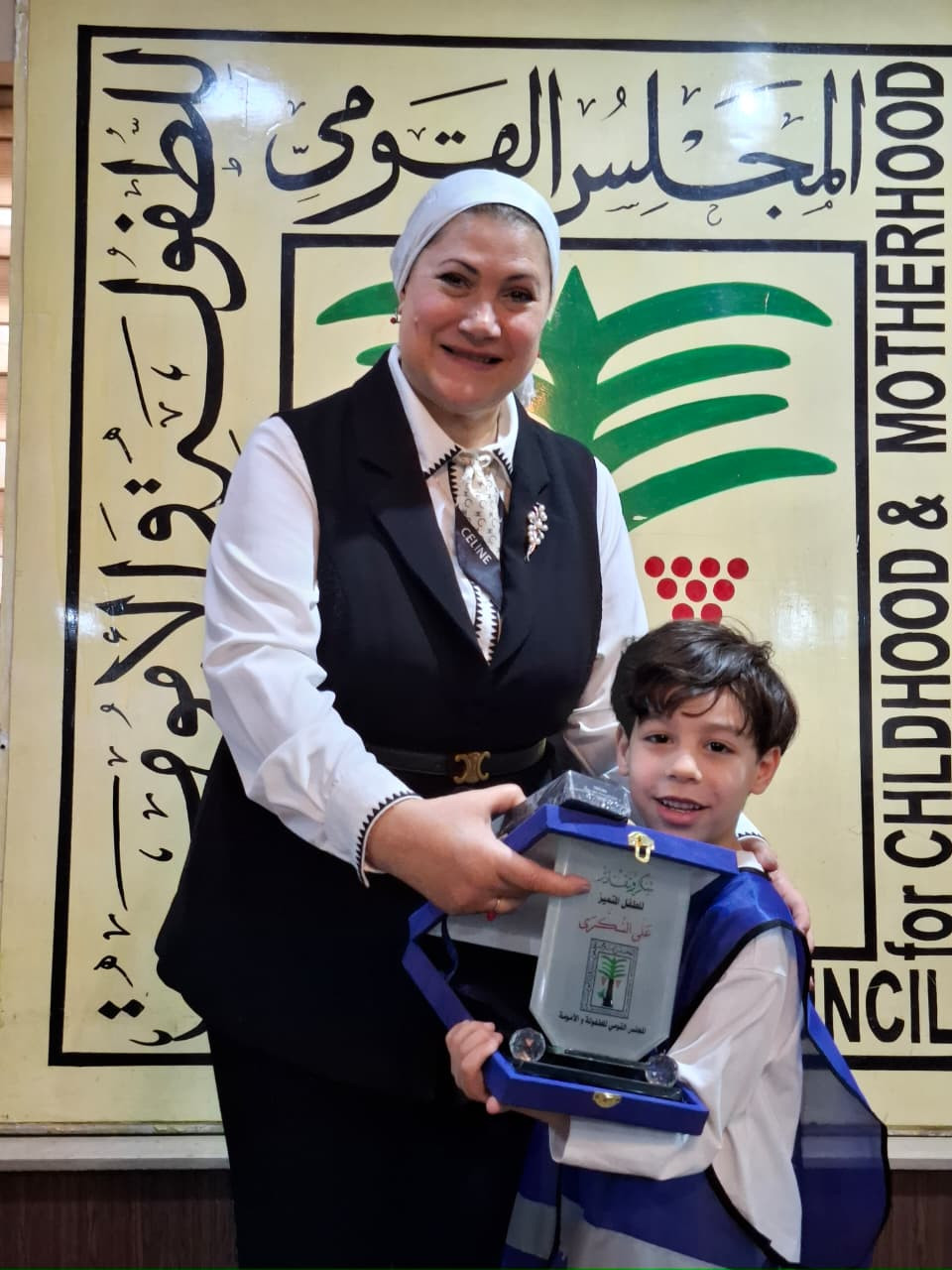 رئيسة المجلس القومي للطفولة والأمومة تكرم عددا من الأطفال المبدعين بدر