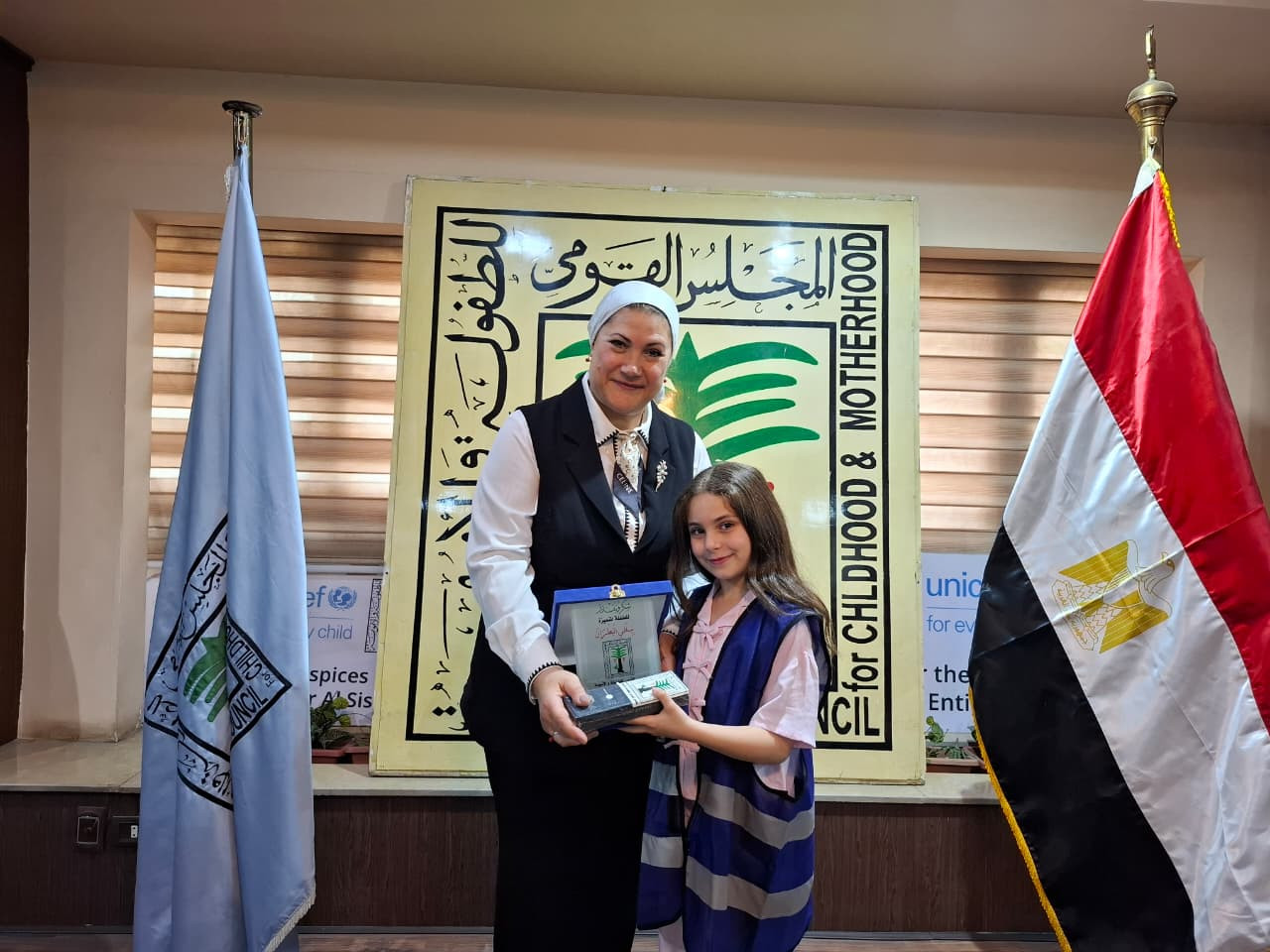 رئيسة المجلس القومي للطفولة والأمومة تكرم عددا من الأطفال المبدعين بدر