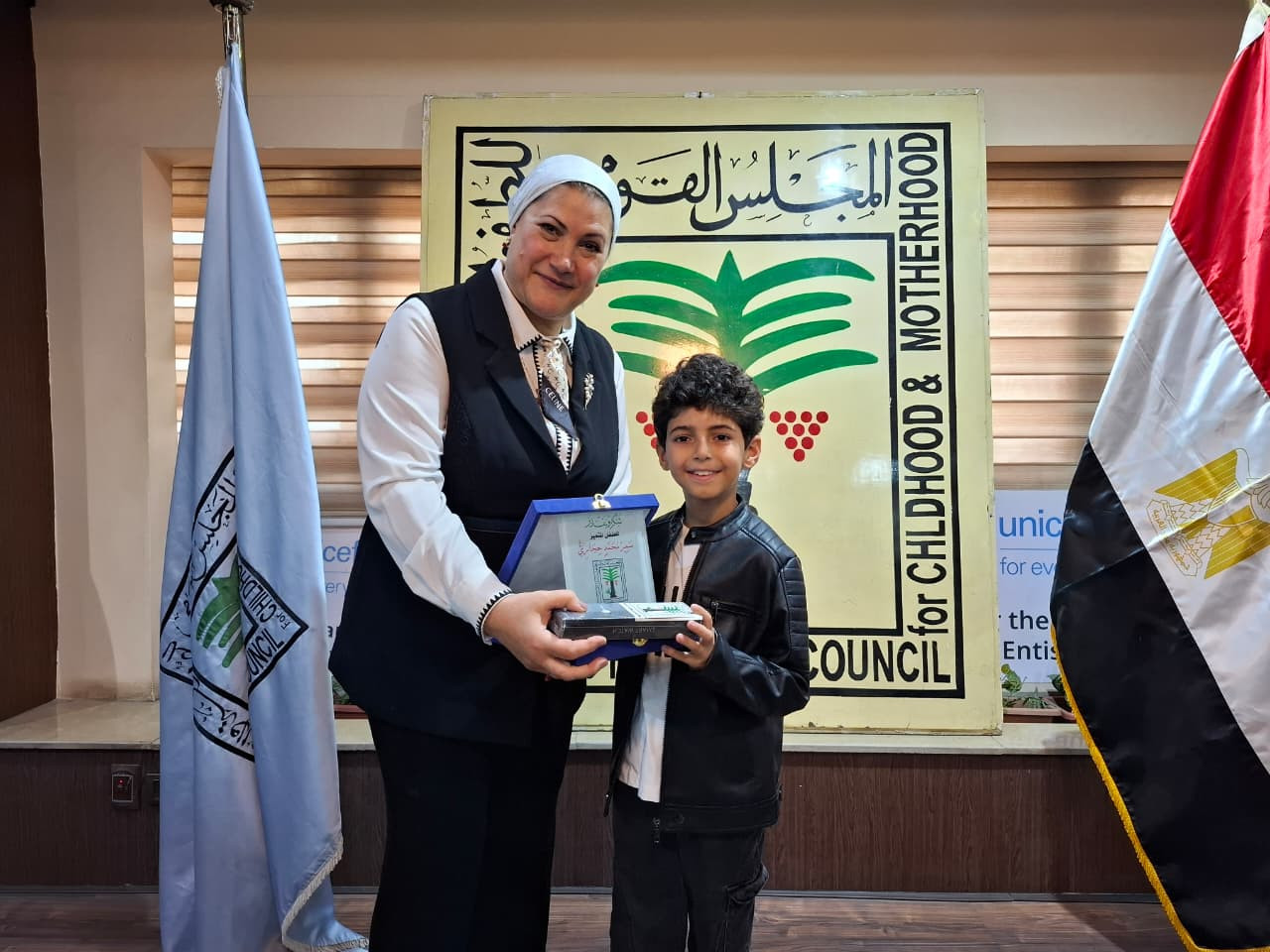 رئيسة المجلس القومي للطفولة والأمومة تكرم عددا من الأطفال المبدعين بدر