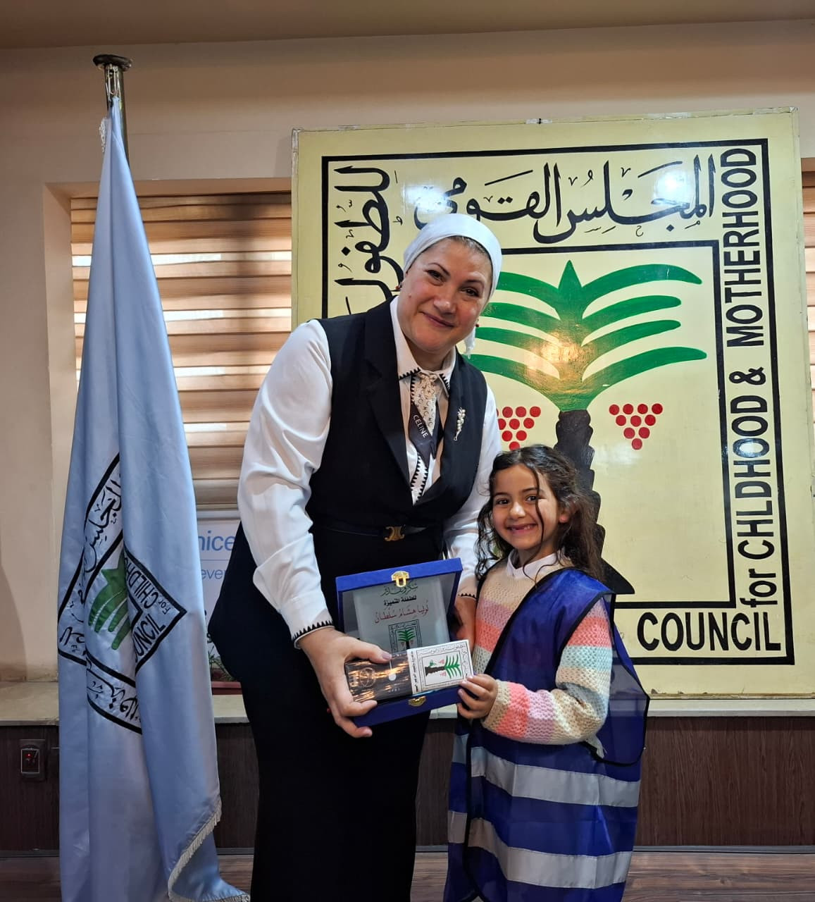 رئيسة المجلس القومي للطفولة والأمومة تكرم عددا من الأطفال المبدعين بدر