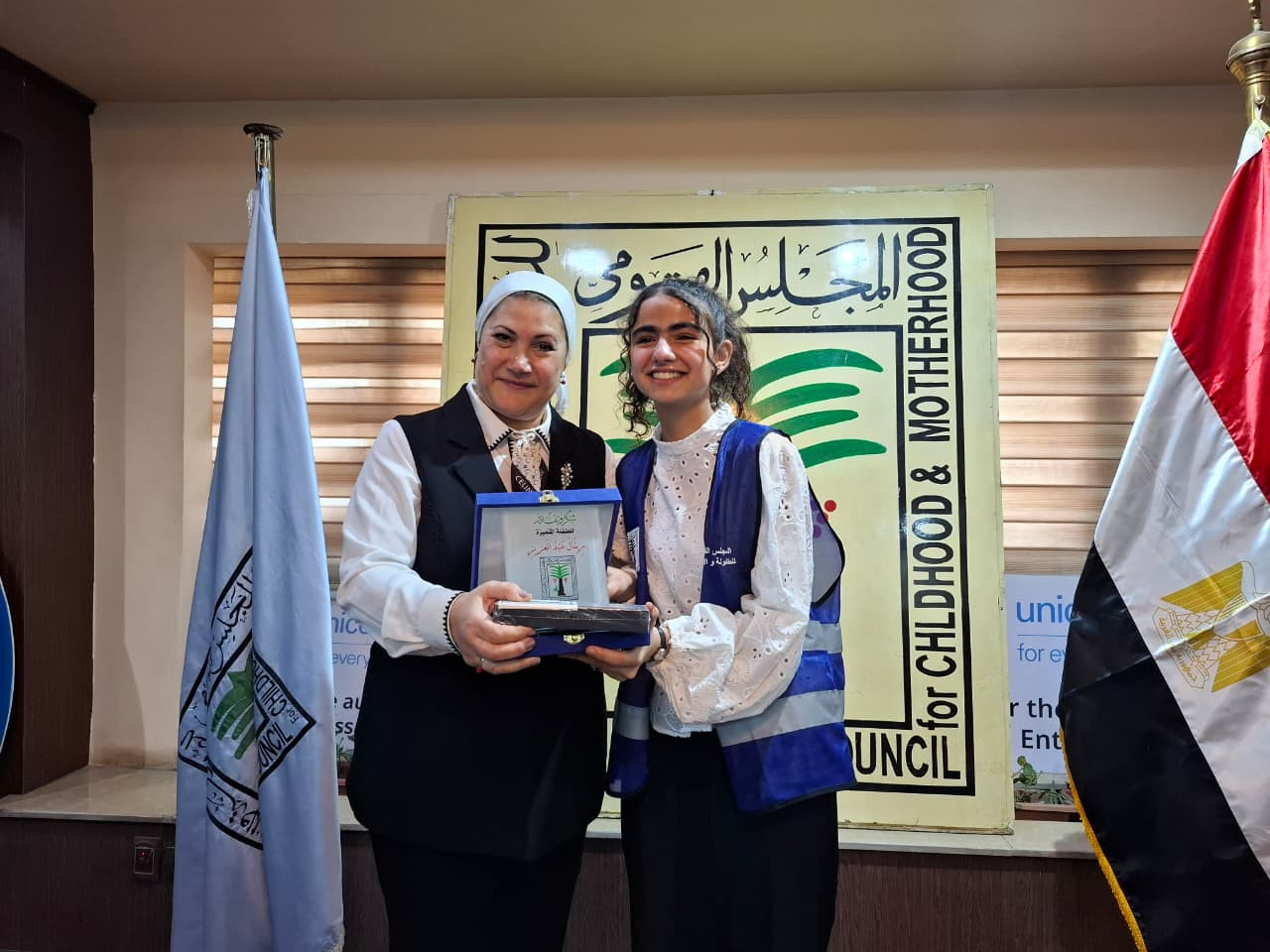 رئيسة المجلس القومي للطفولة والأمومة تكرم عددا من الأطفال المبدعين بدر