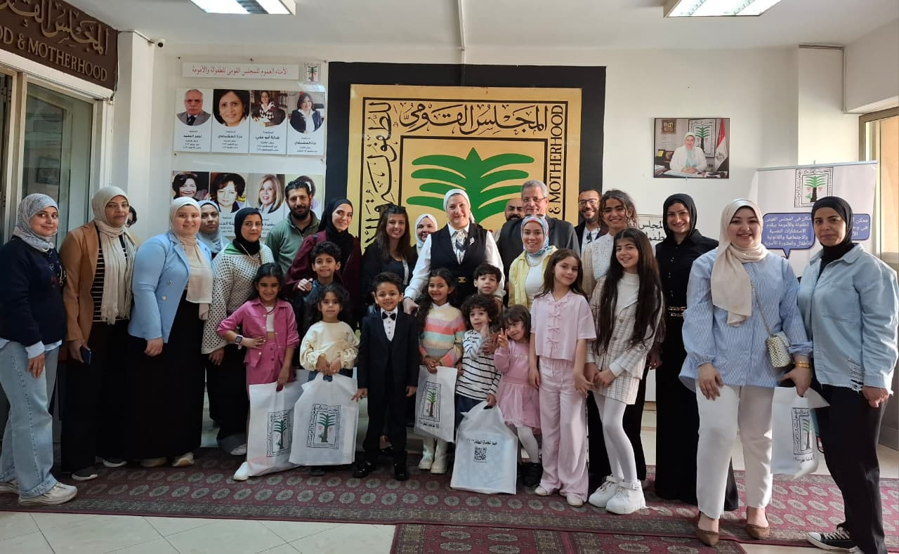 رئيسة المجلس القومي للطفولة والأمومة تكرم عددا من الأطفال المبدعين بدر