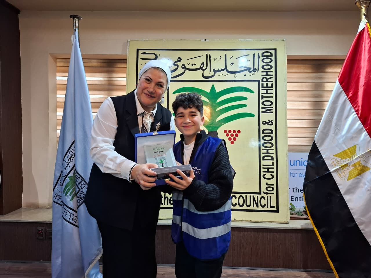 رئيسة المجلس القومي للطفولة والأمومة تكرم عددا من الأطفال المبدعين بدر