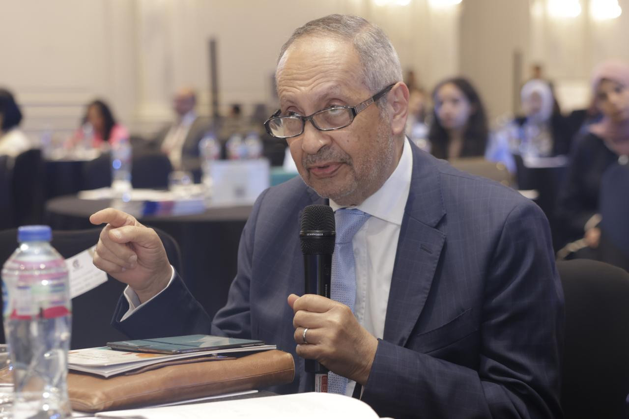 جلسة عمل تناقش 