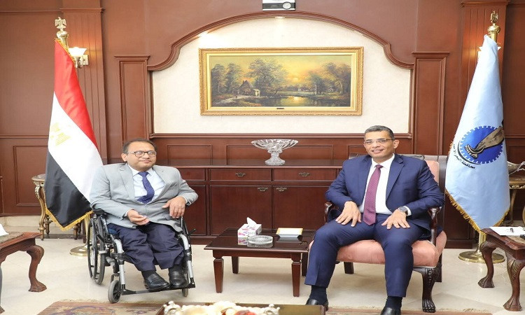 محافظ البحر الأحمر وسفير دولة نيبال يبحثان سبل تعزيز التعاون المشترك