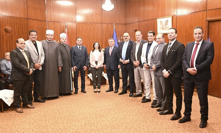 محافظ البحيرة تستقبل المهنئين بعيد القيامة المجيد